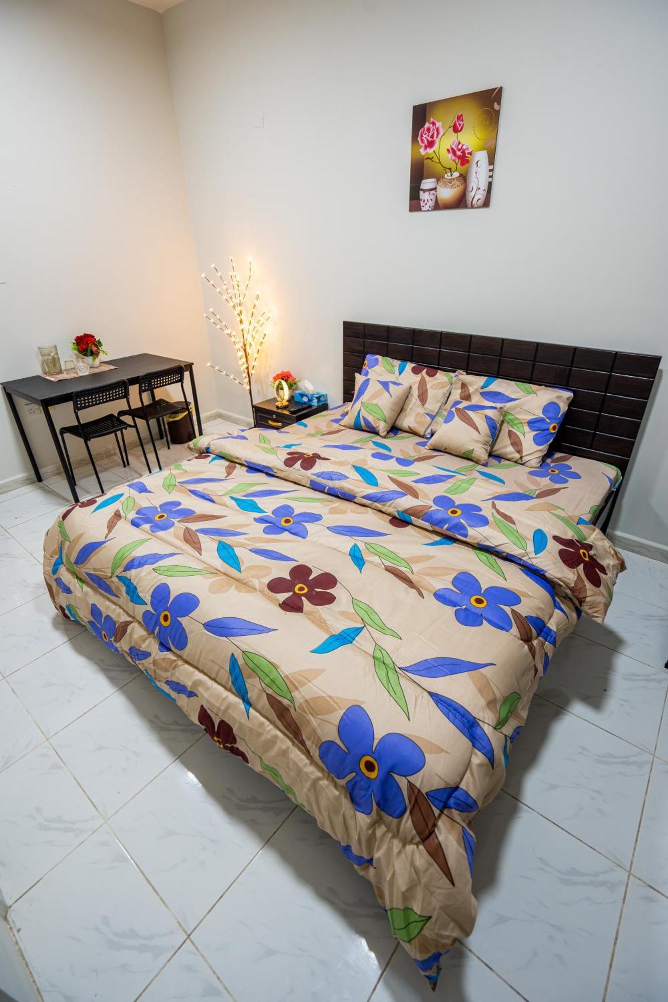 Tourist Peaceful Family Me11apt Baith Al Jannah Llc * Абу-Дабі