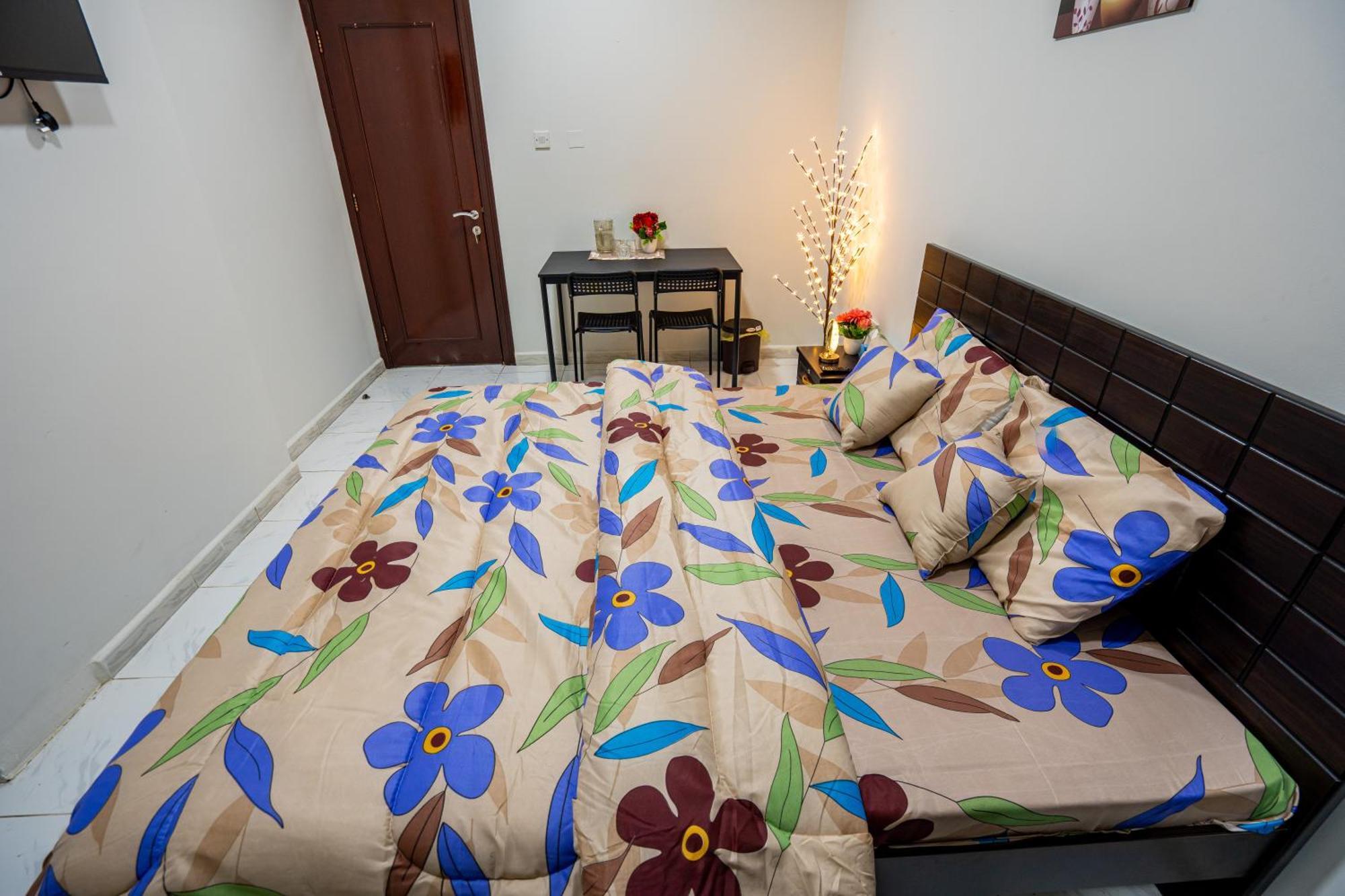 Проживання в сім'ї Tourist Peaceful Family Me11apt Baith Al Jannah Llc