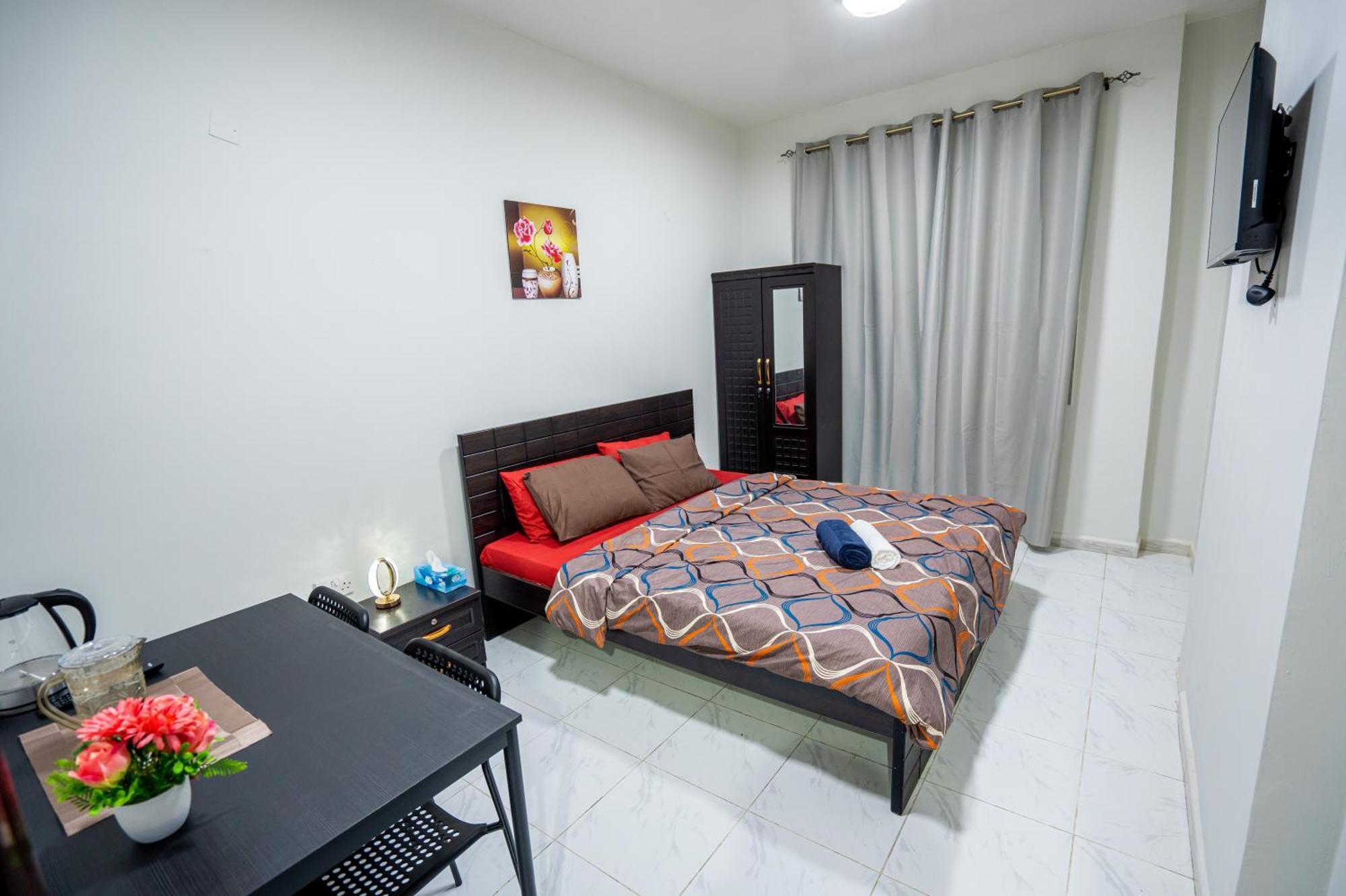 Tourist Peaceful Family Me11apt Baith Al Jannah Llc * Абу-Дабі