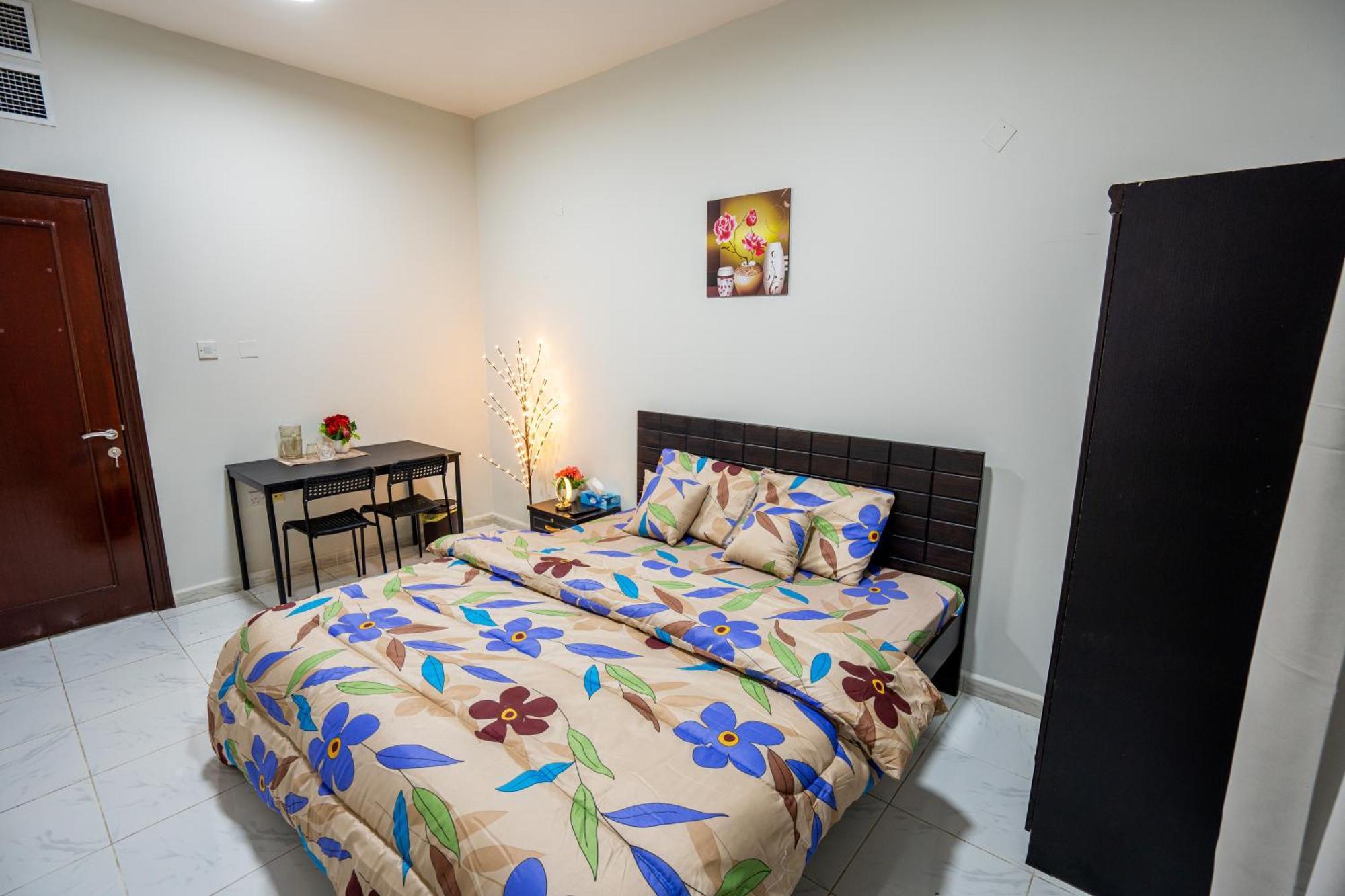 Tourist Peaceful Family Me11apt Baith Al Jannah Llc * Абу-Дабі