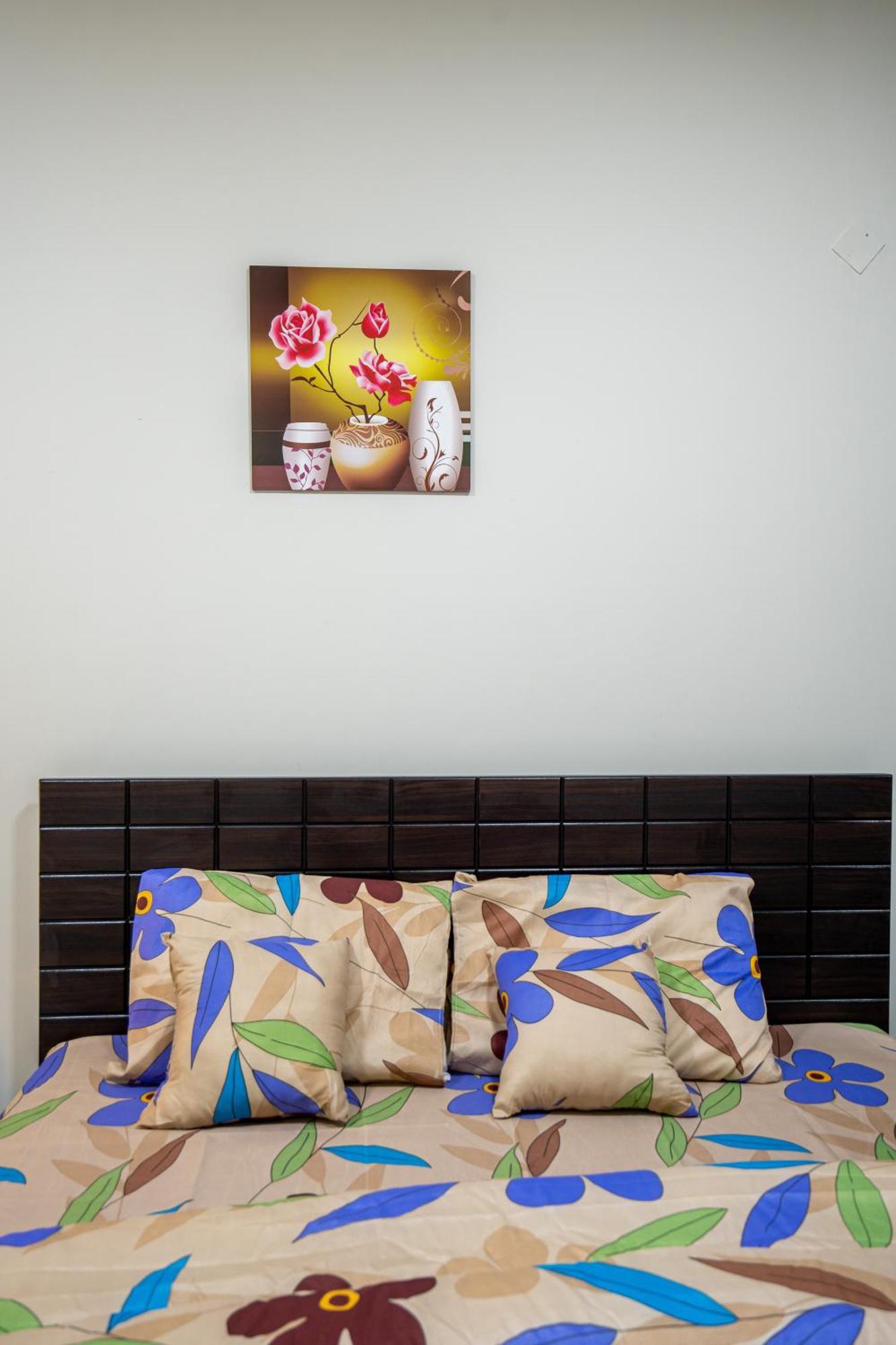 Tourist Peaceful Family Me11apt Baith Al Jannah Llc Абу-Дабі